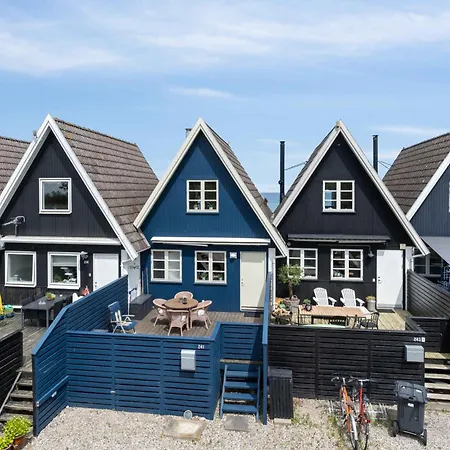 Lovely Summer House With A View Holiday home *